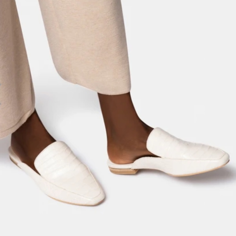 Dolce Vita | Harmny Flats - Picture 2 of 4